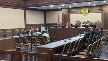 Air Mata di Pengadilan: Pejabat Bea Cukai Sesali Suap yang Hancurkan Karier 33 Tahun