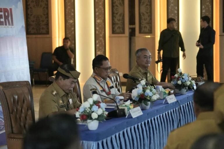 Jalan Rusak di Perbatasan Kaltara Bikin Warga Pilih Belanja ke Malaysia, Mendagri Turun Tangan