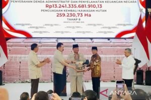 Lima Peristiwa Hukum Seminggu: dari Gugatan Ijazah Gibran hingga Penyerahan Dana Triliunan