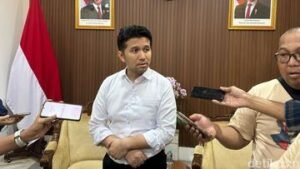 Wagub Jatim Larang Sekolah Tahan Ijazah Siswa, Harus Diserahkan Gratis